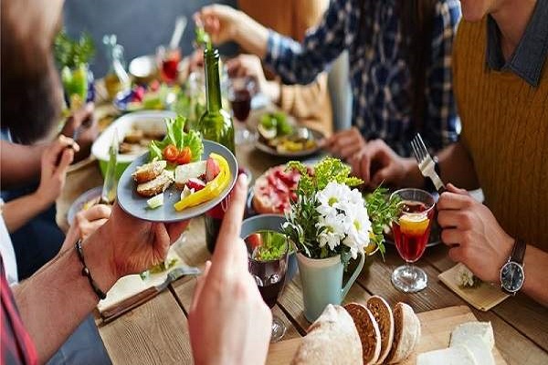 آداب غذا خوردن در رستوران